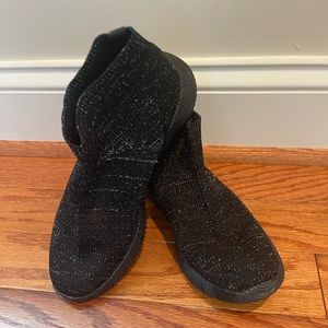 Black shiny slip on sneakers